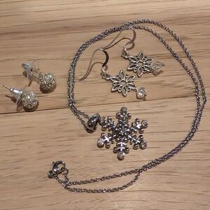 Elegant Silver Snowflake Jewelry Set